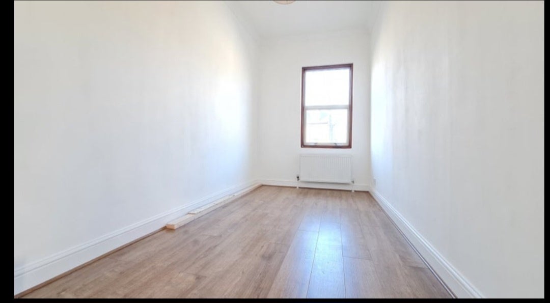 Flat Stroud Green Road in Greater London