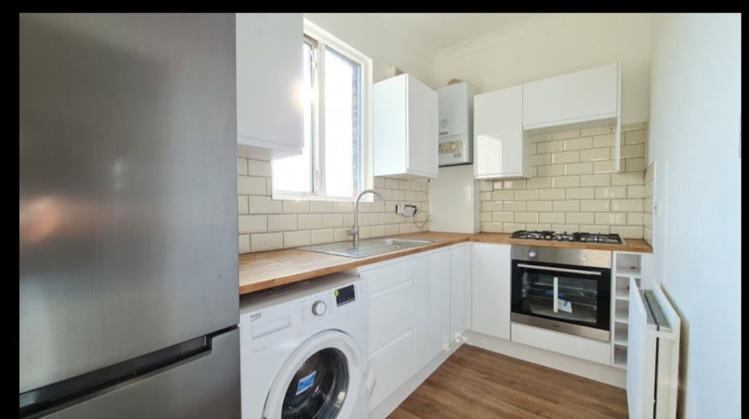 Flat Stroud Green Road in Greater London