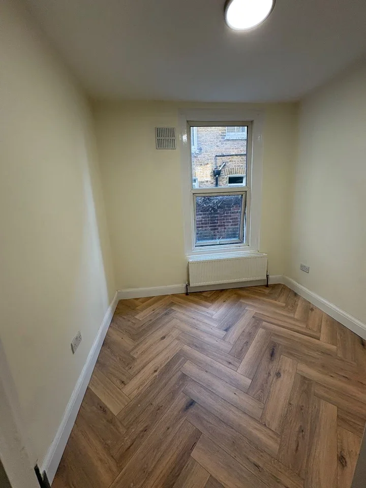 Flat Ridley Road in Greater London