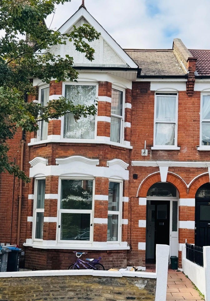 Flat Ridley Road in Greater London
