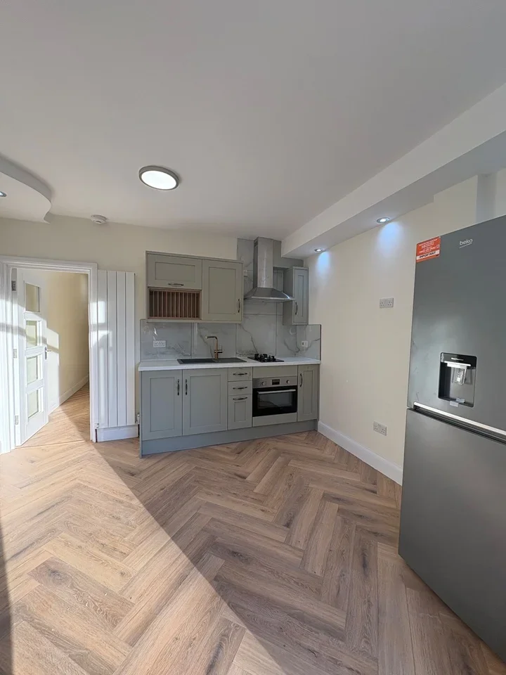 Flat Ridley Road in Greater London