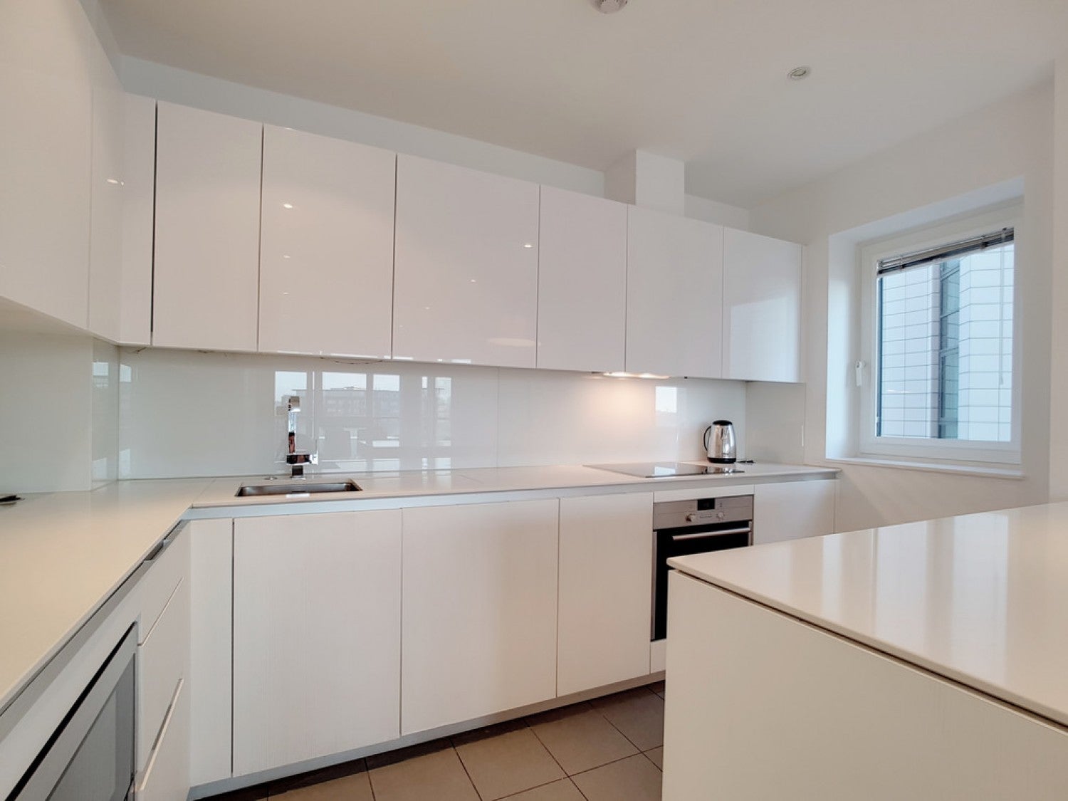 Flat Juniper Drive in Greater London