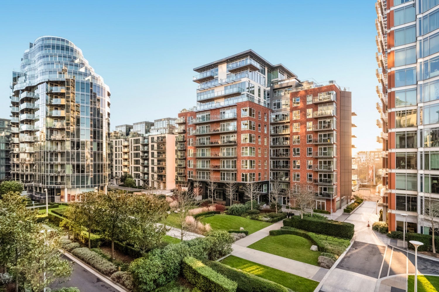 Flat Juniper Drive in Greater London