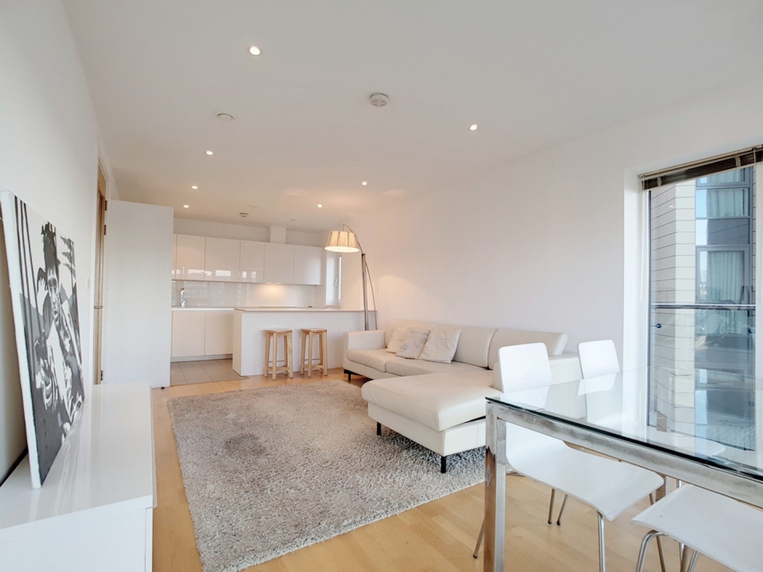 Flat Juniper Drive in Greater London