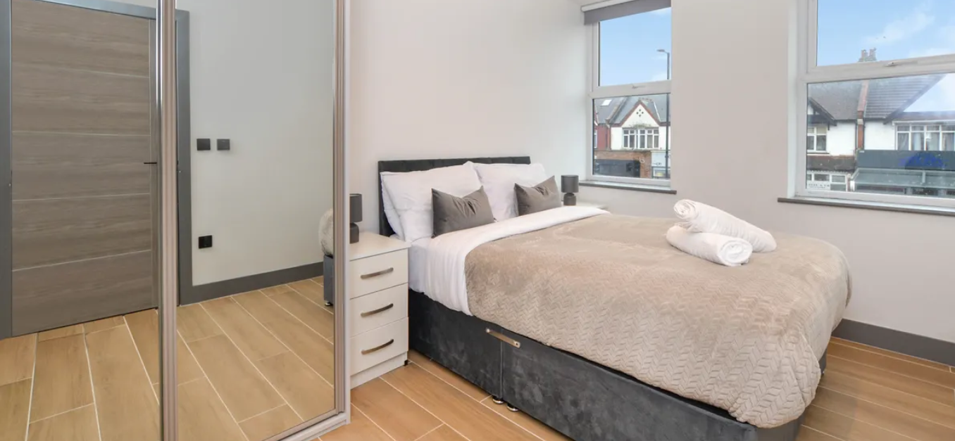 Flat Ballards Lane in Greater London