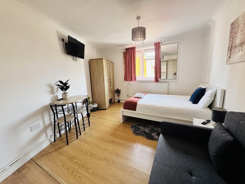 Room Plaistow Lane in Greater London
