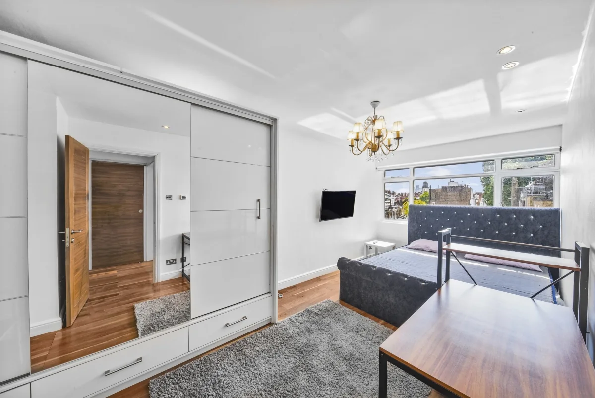 Flat Ovington Gardens in Greater London