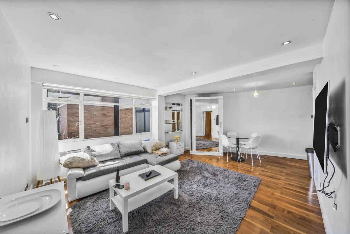 Flat Ovington Gardens in Greater London
