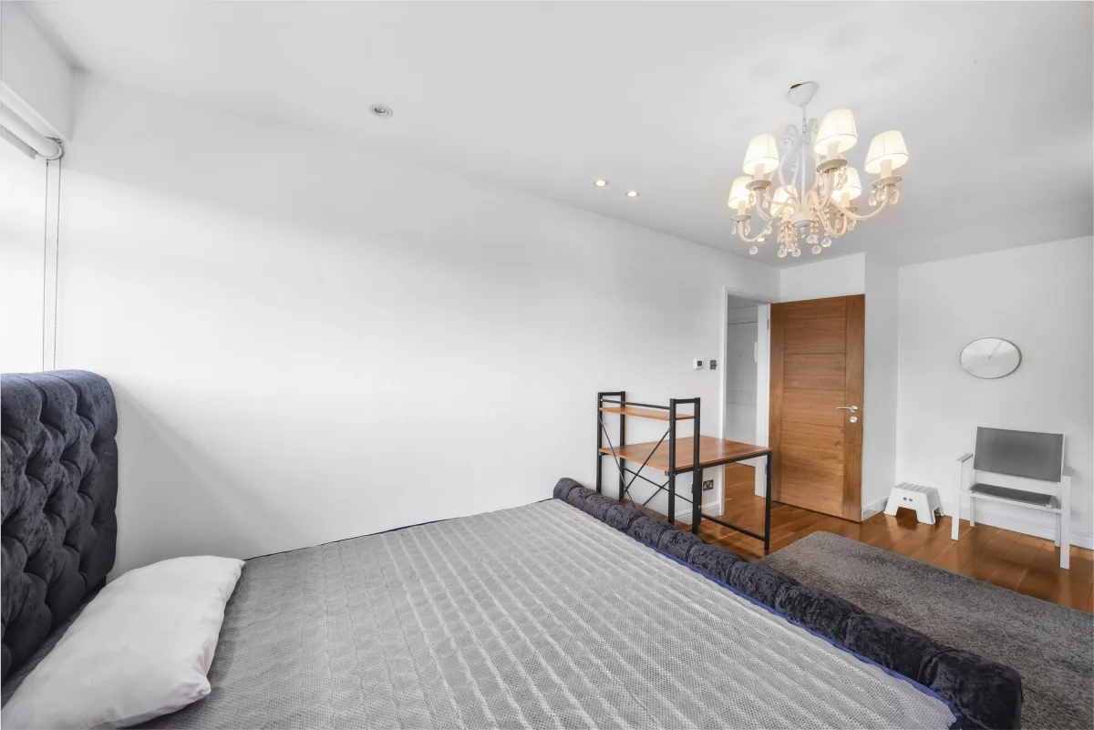 Flat Ovington Gardens in Greater London