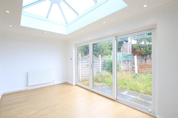 Flat Fairlawn Close in London
