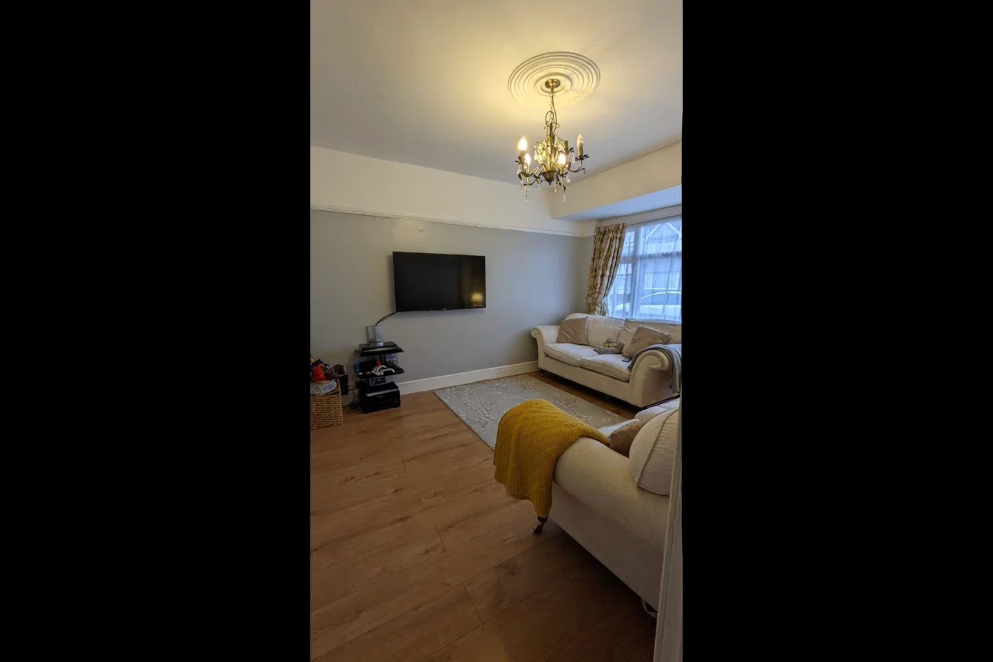 House Stanley Avenue in Greater London