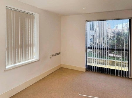 Flat Park View Terrace in Leeds