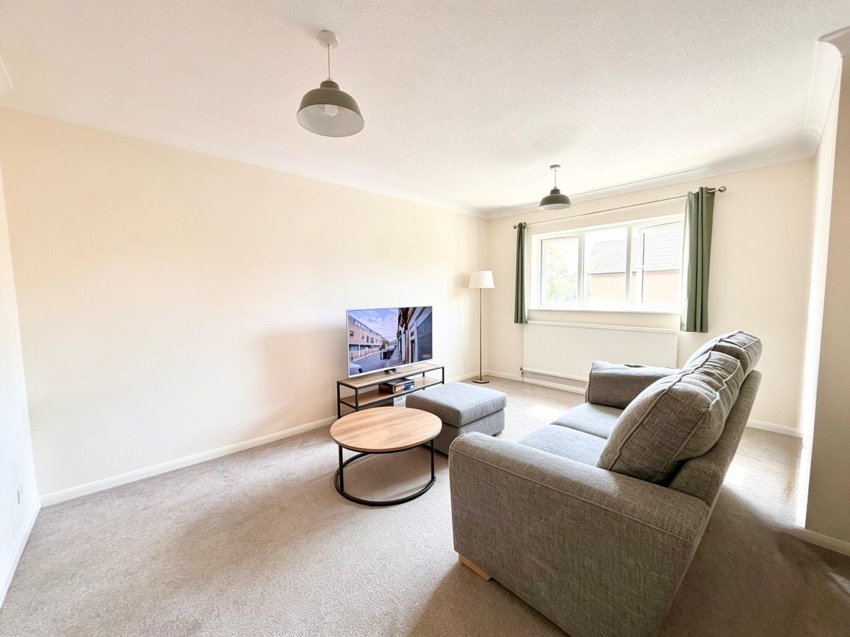 Flat Wellington Place in Brentwood