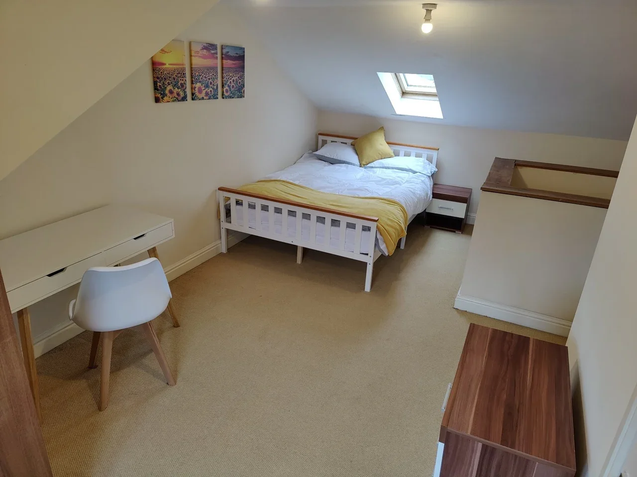 Room Kitchener Road in High Wycombe