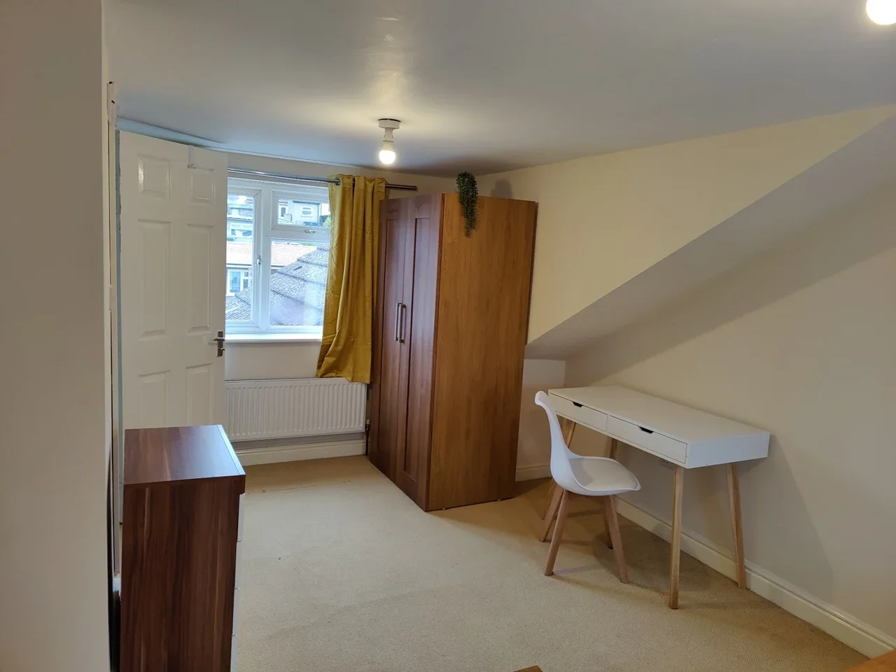 Room Kitchener Road in High Wycombe