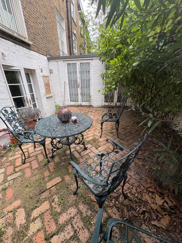 Room Russell Gardens in Greater London