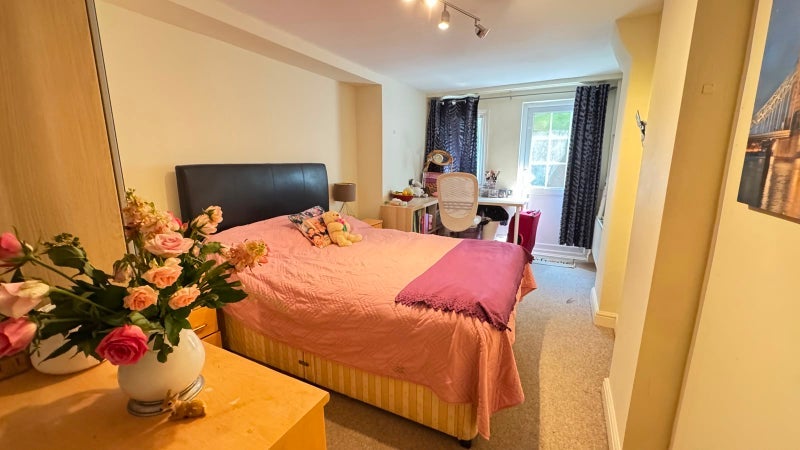 Room Russell Gardens in Greater London