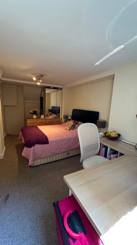 Room Russell Gardens in Greater London