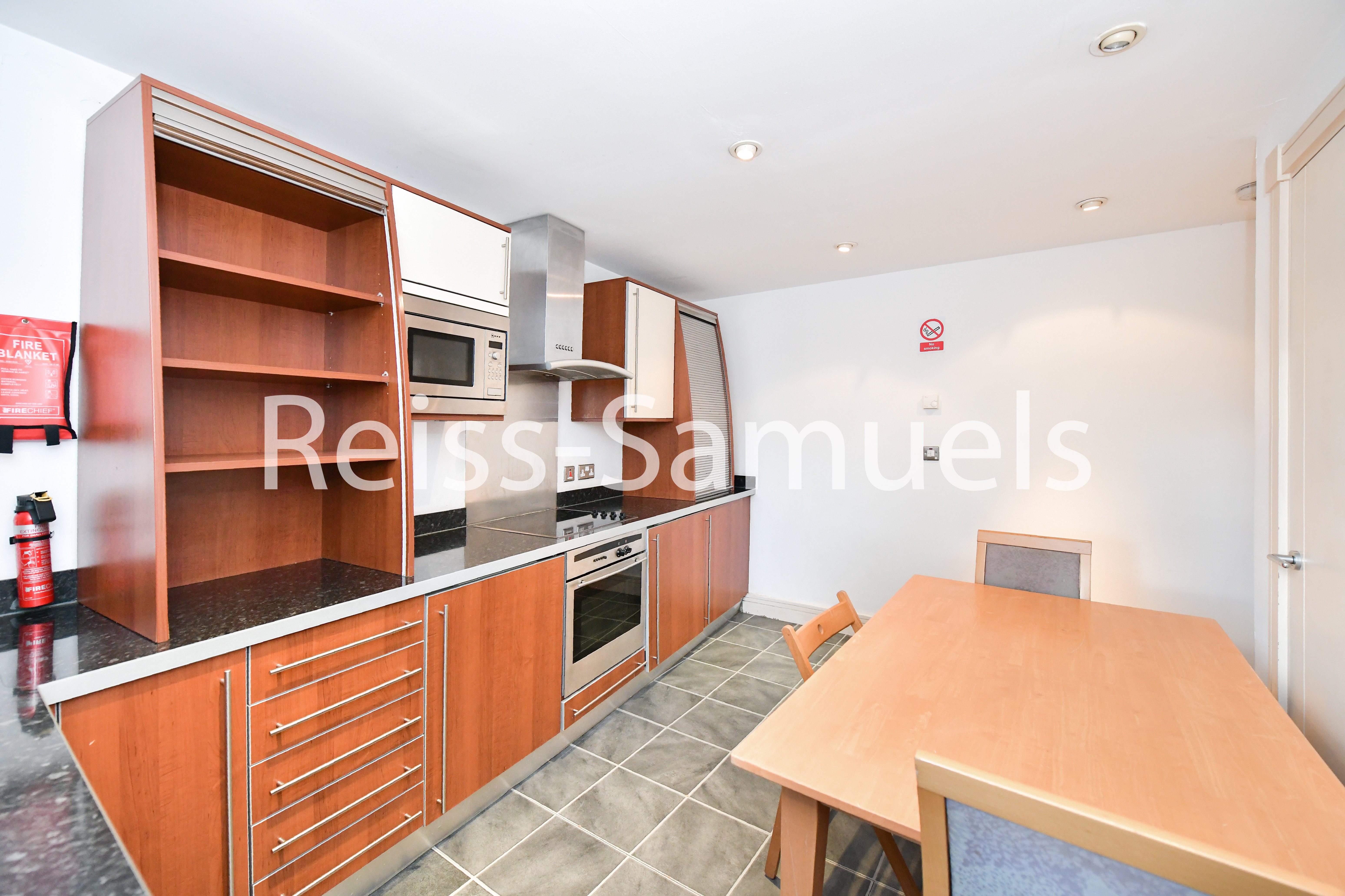 Flat Newton Place in Greater London