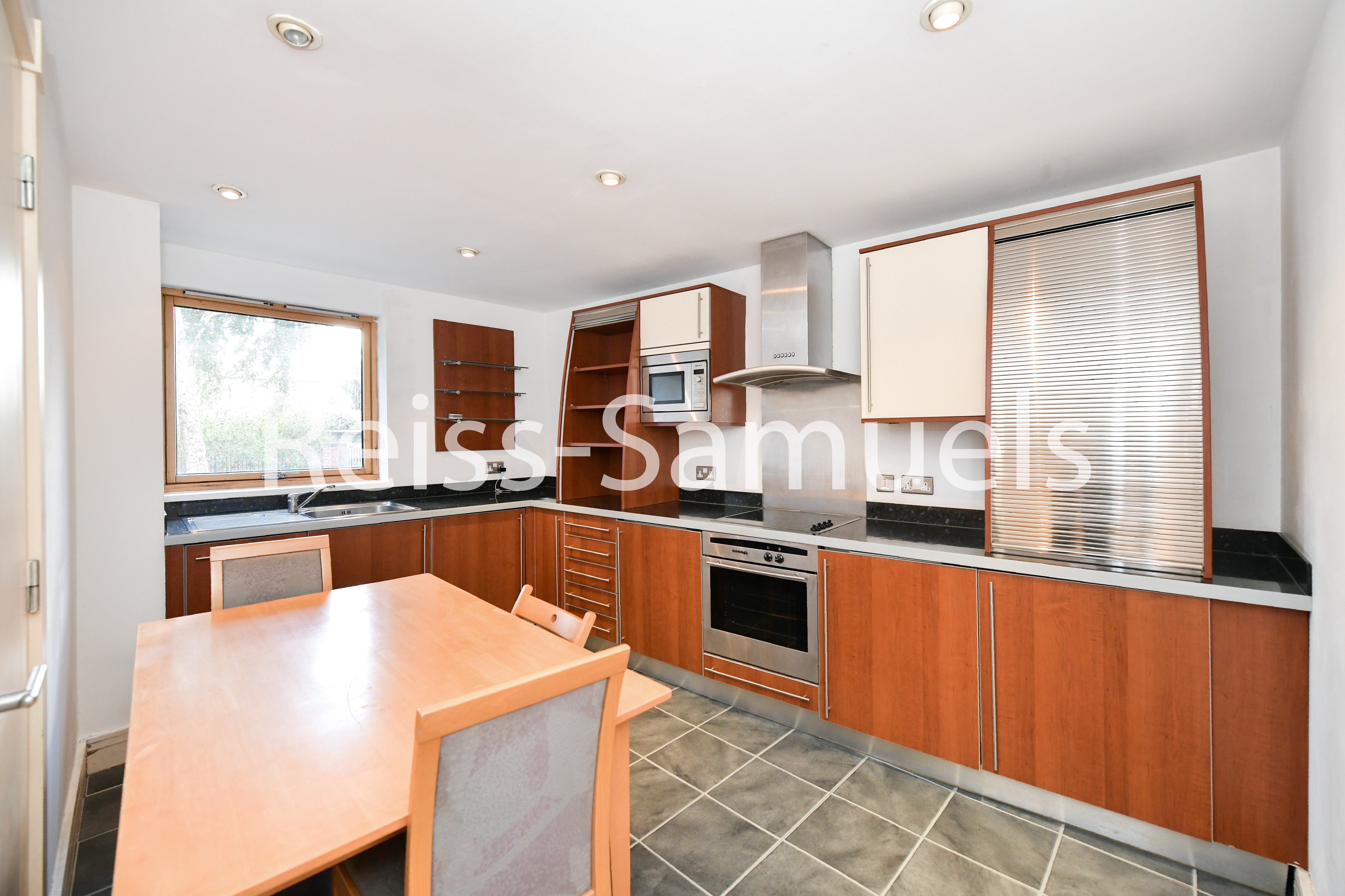 Flat Newton Place in Greater London