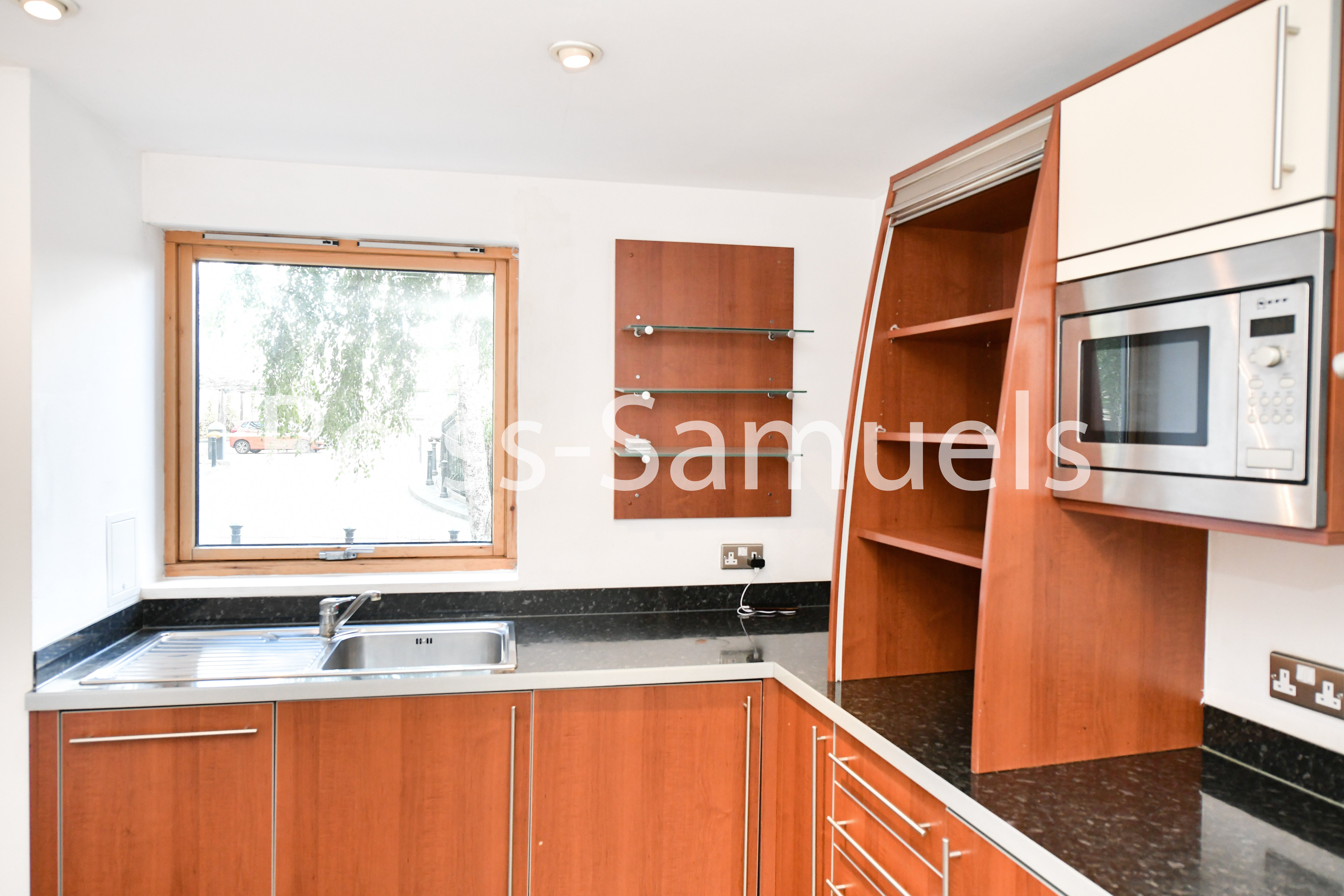 Flat Newton Place in Greater London