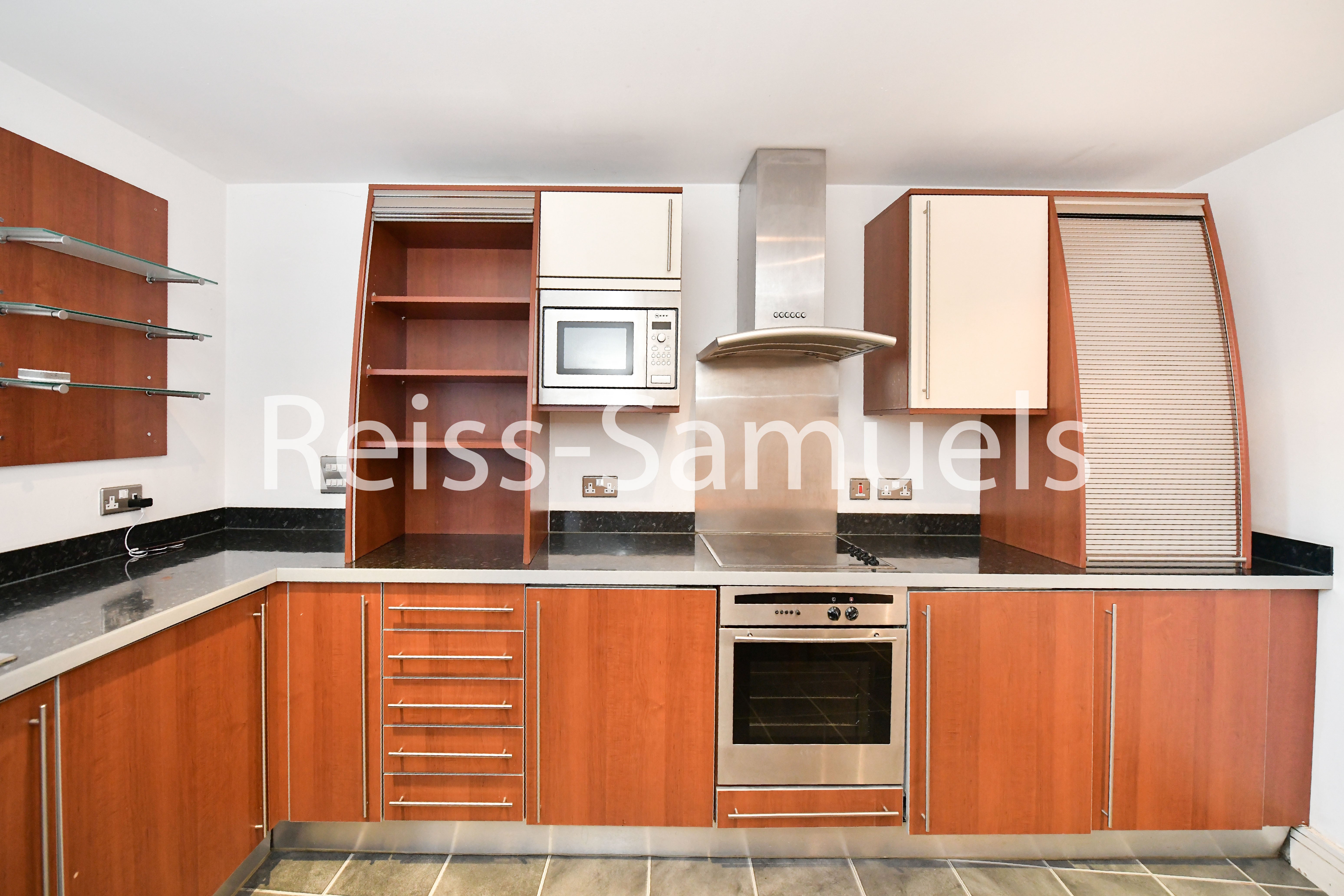 Flat Newton Place in Greater London