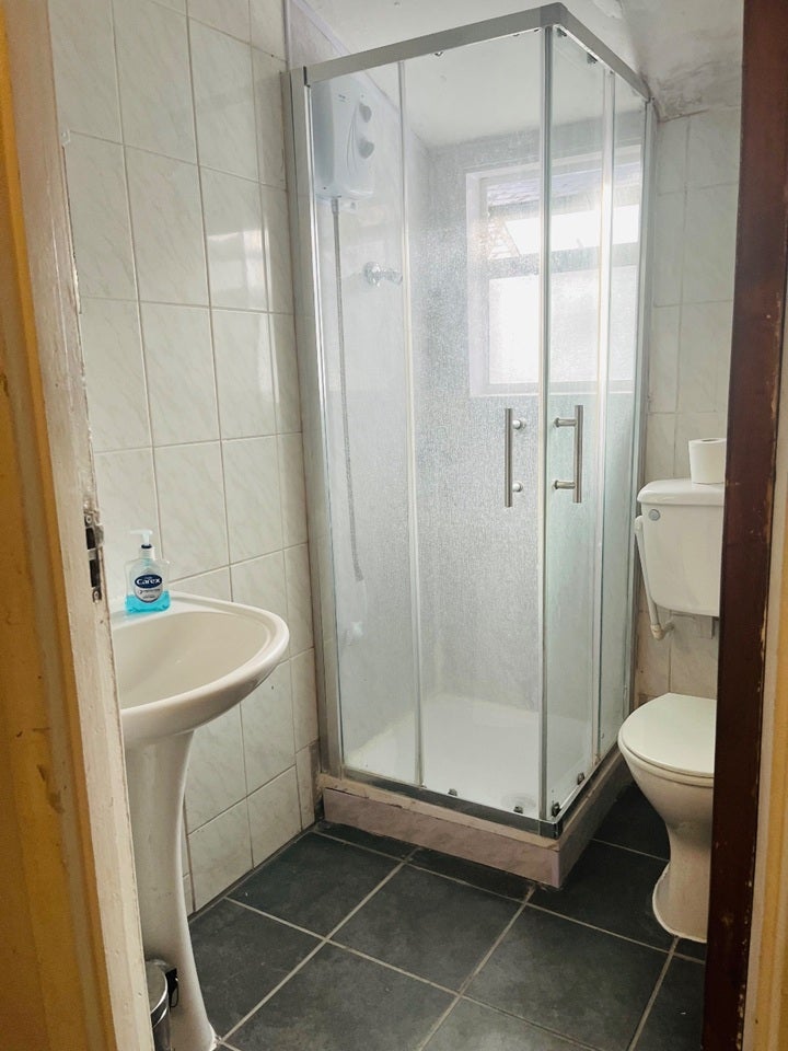 Room Chiswick High Road in Greater London