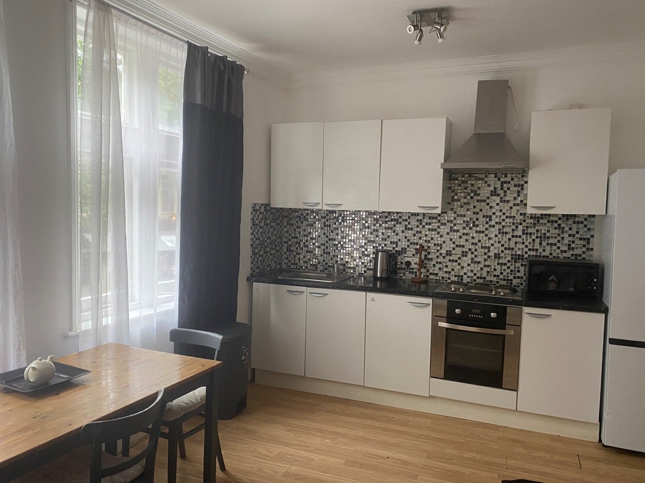 Room Chiswick High Road in Greater London