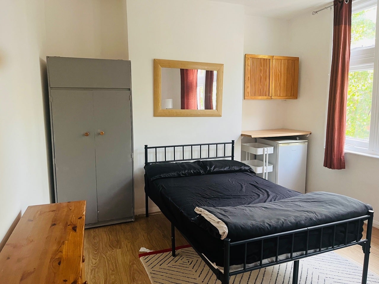 Room Chiswick High Road in Greater London