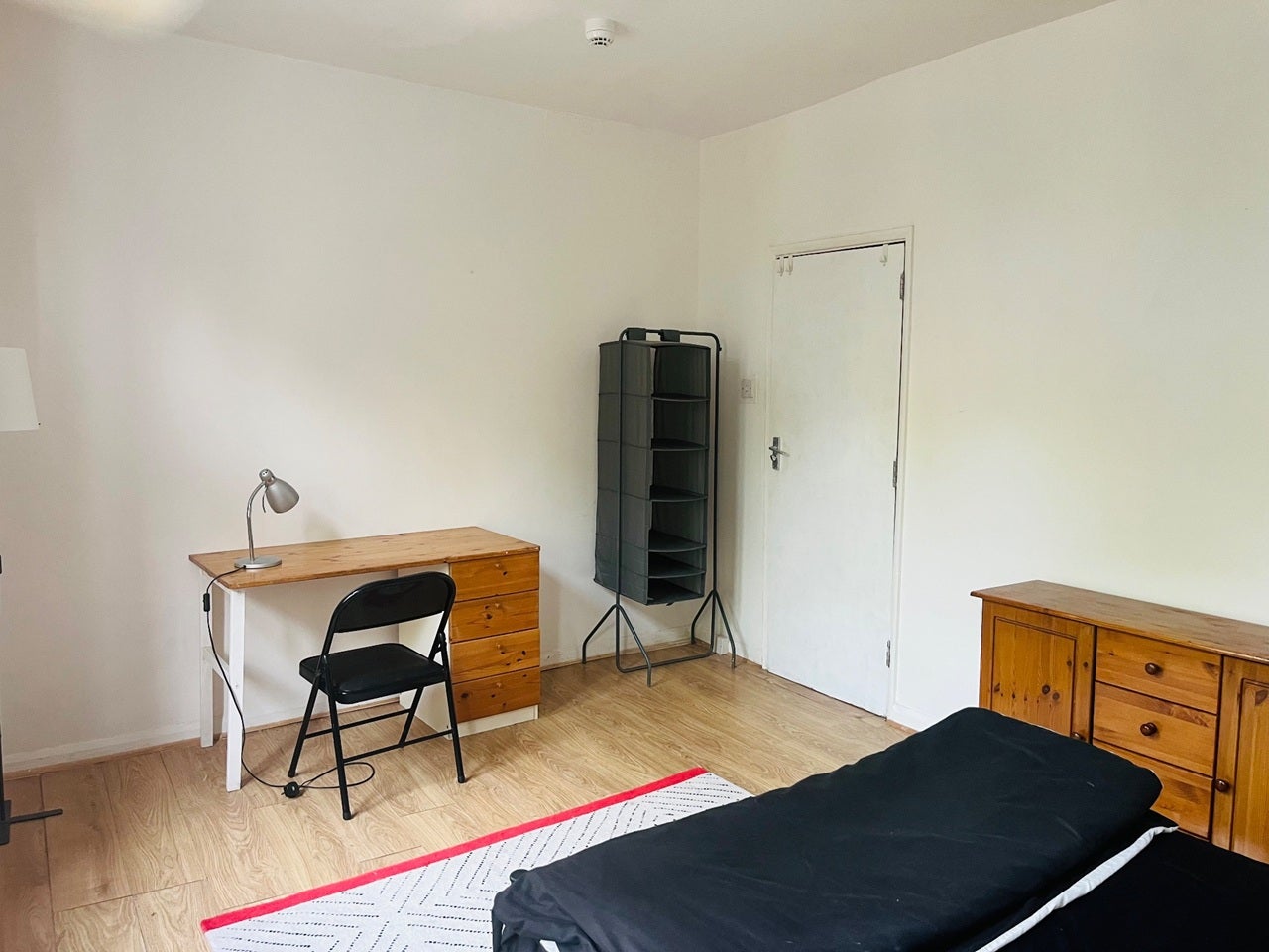 Room Chiswick High Road in Greater London