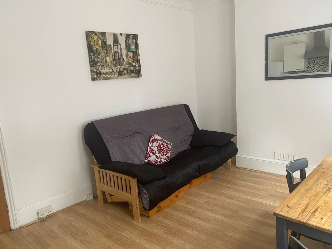 Room Chiswick High Road in Greater London