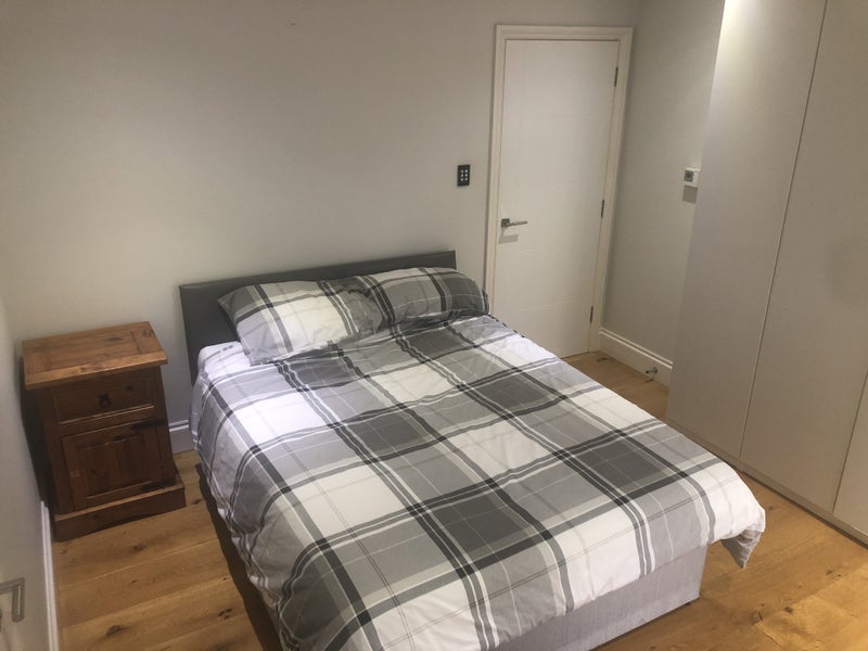 Room Cobbold Road in Greater London