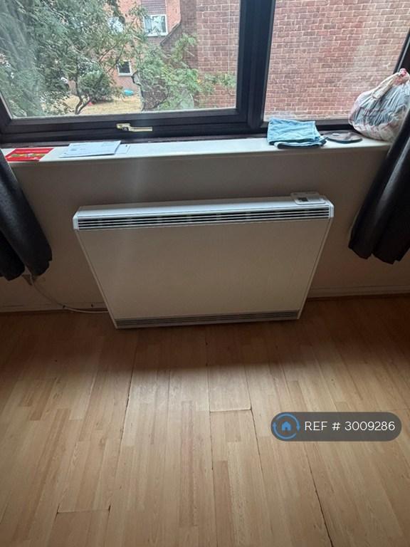 Flat Gurney Close in Greater London