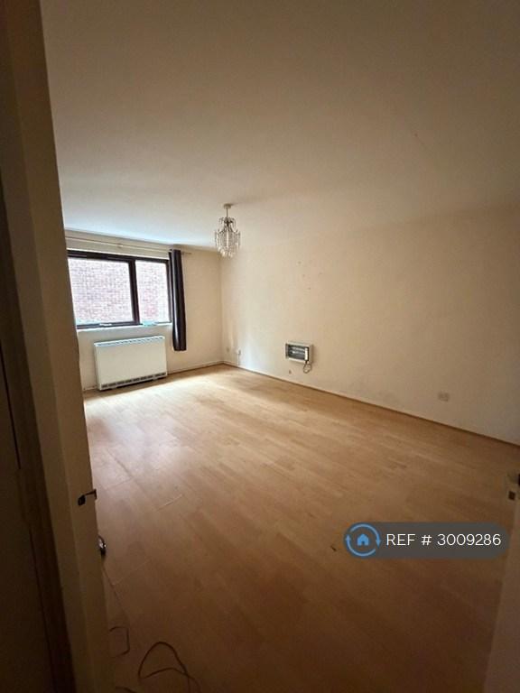 Flat Gurney Close in Greater London