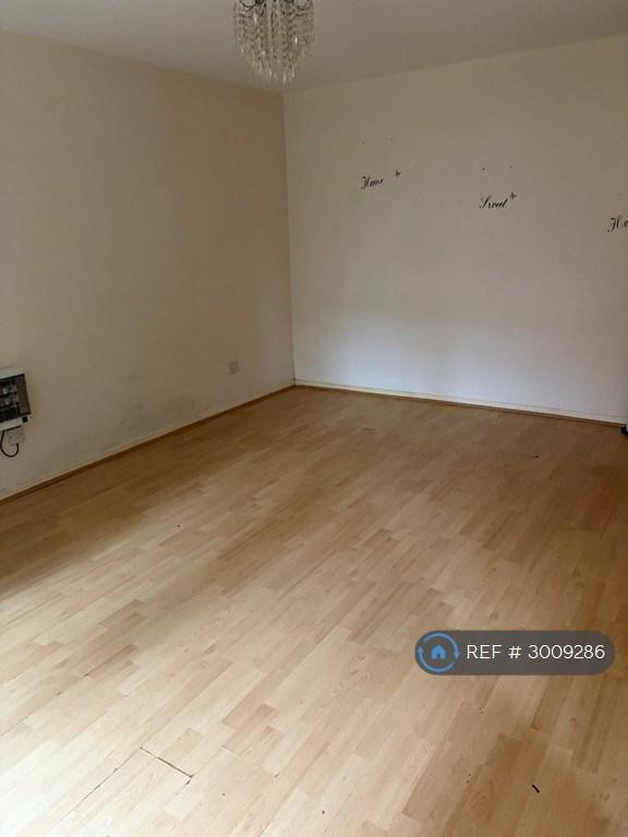 Flat Gurney Close in Greater London