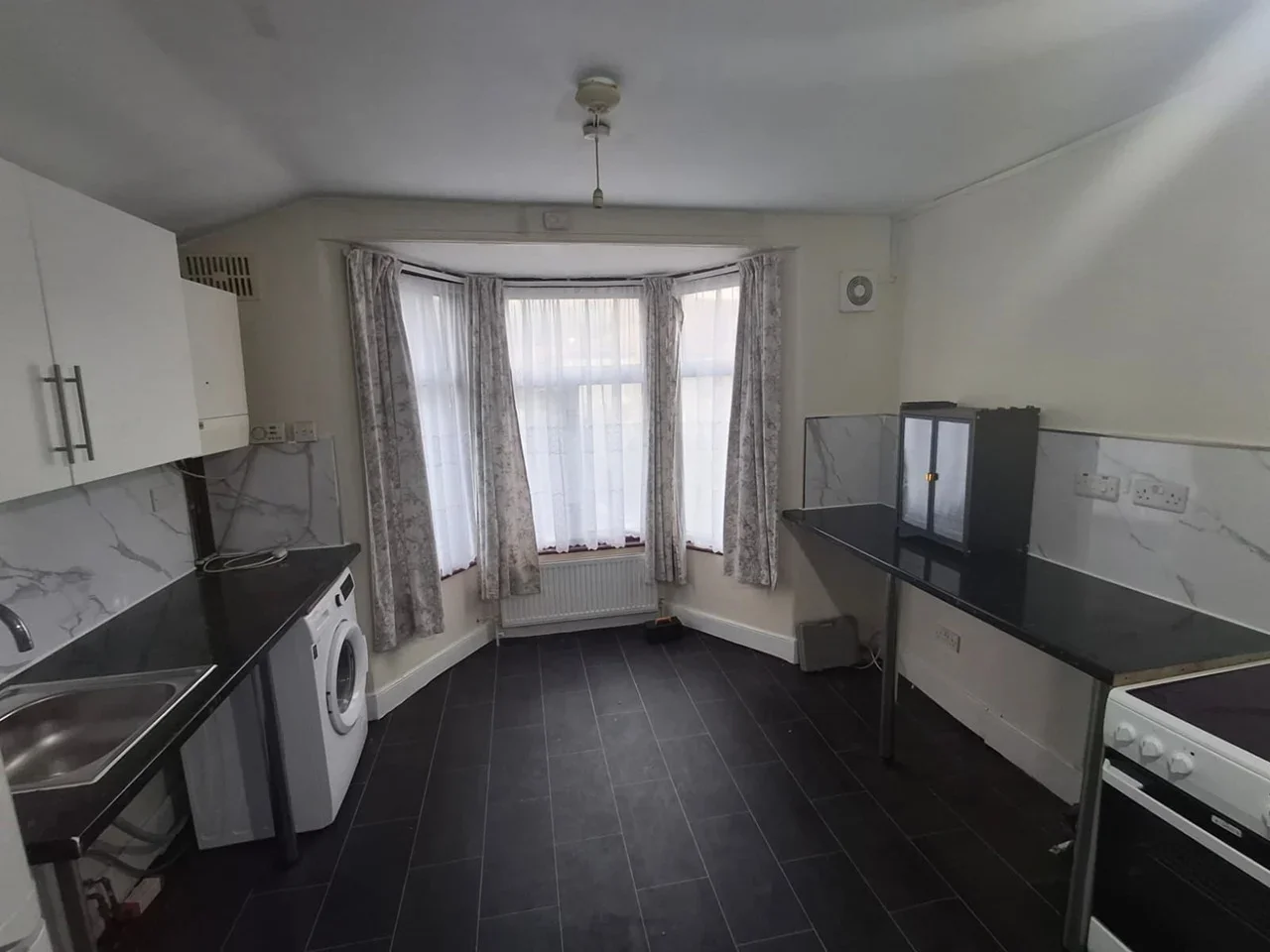 Flat First Avenue in Greater London