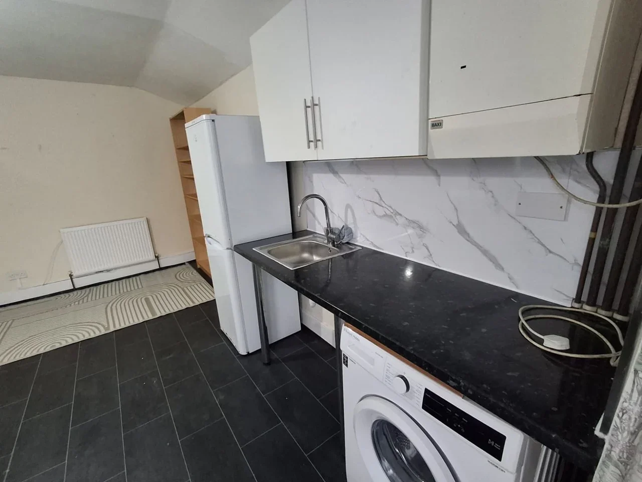 Flat First Avenue in Greater London