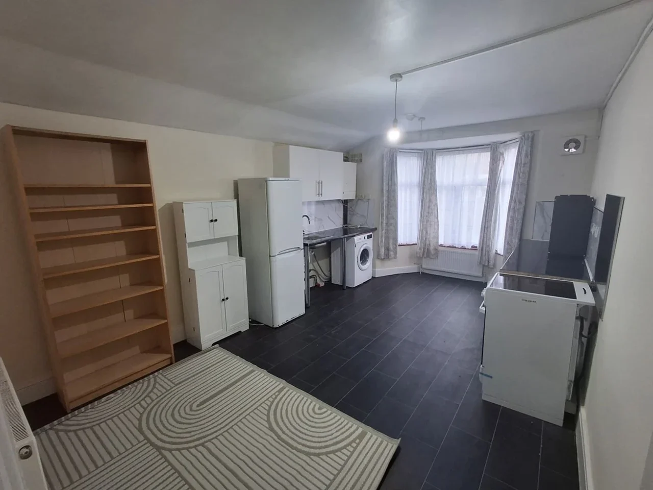 Flat First Avenue in Greater London