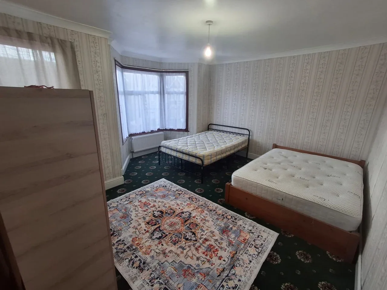 Flat First Avenue in Greater London