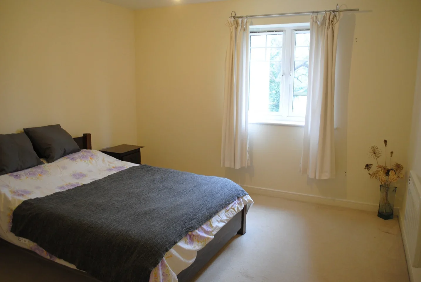 Flat Willows Avenue in Greater London