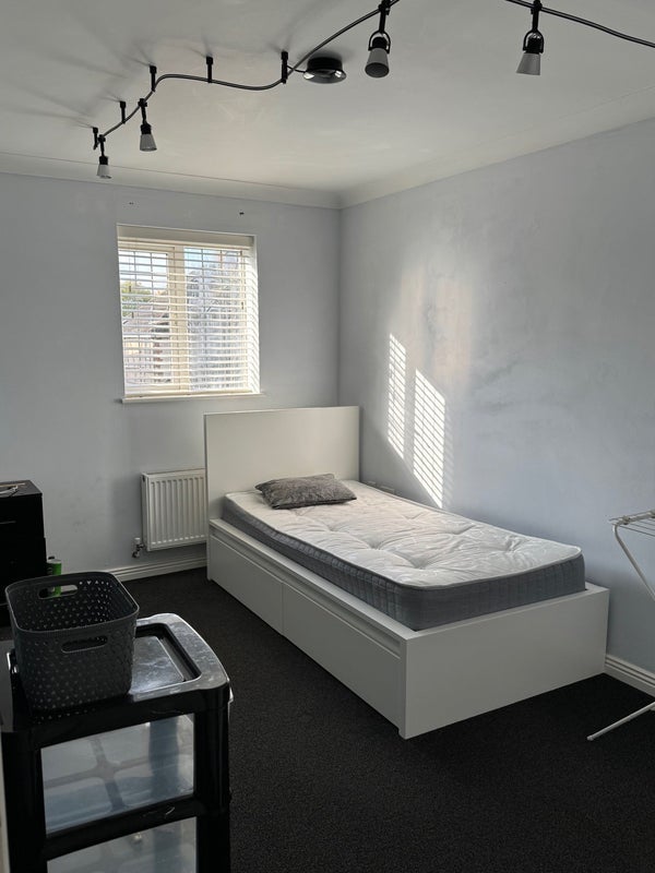 Room Greens Road in Coventry
