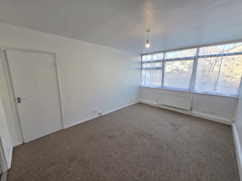 Flat Parchmore Road in Greater London