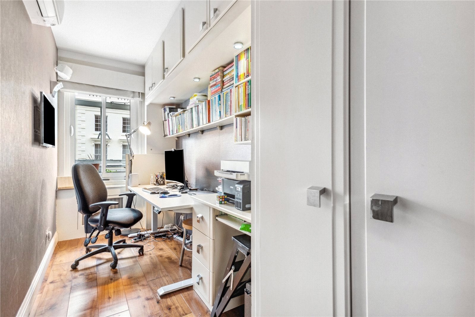 Flat Walpole Street in Greater London