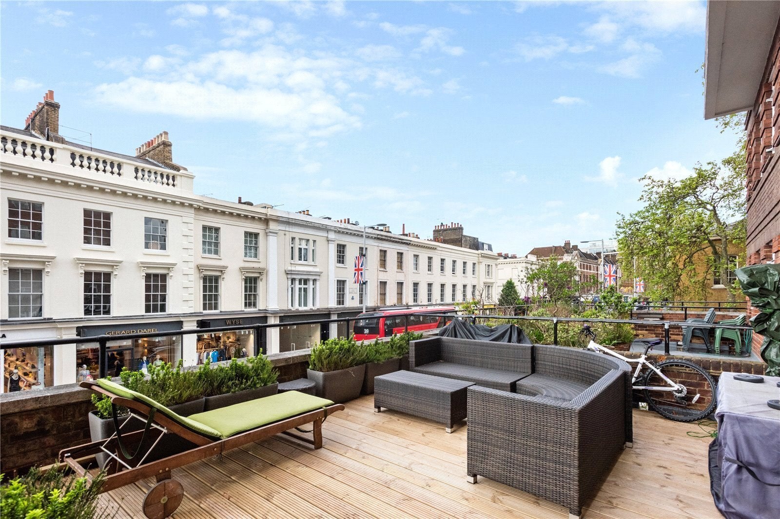 Flat Walpole Street in Greater London