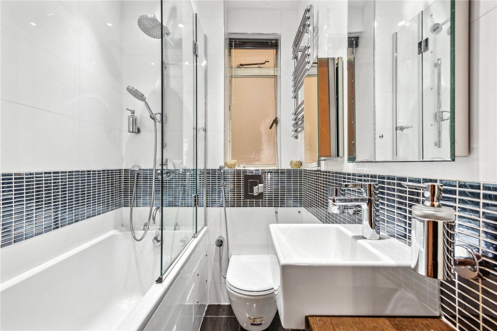 Flat Walpole Street in Greater London