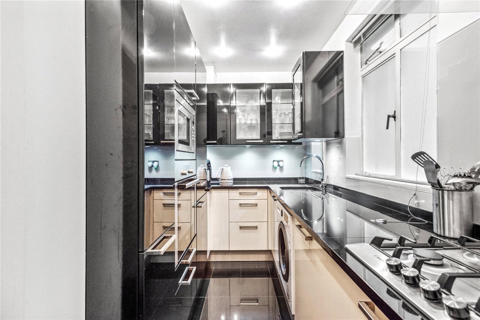 Flat Walpole Street in Greater London