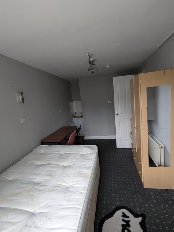 Room Derby Road in Manchester