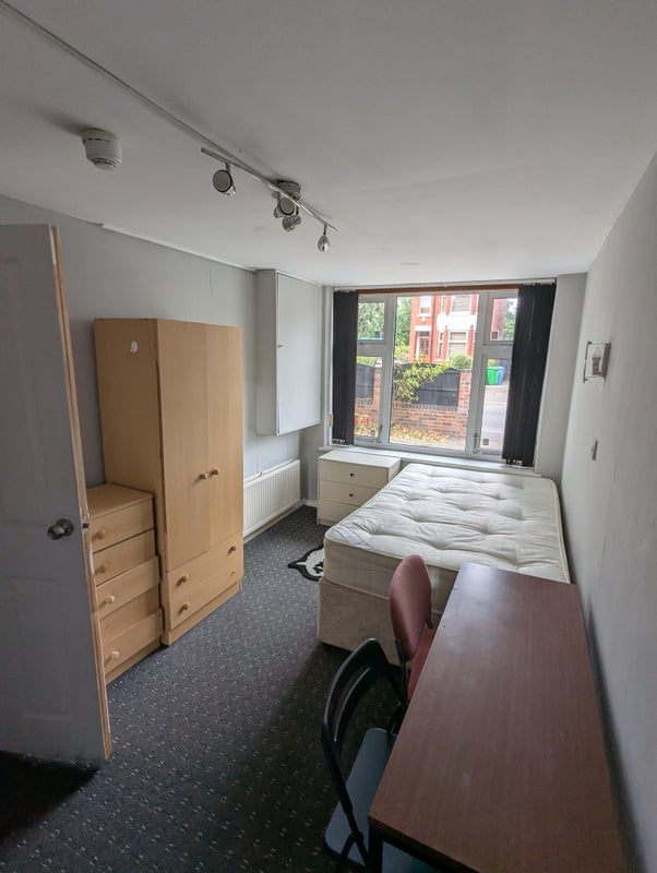 Room Derby Road in Manchester