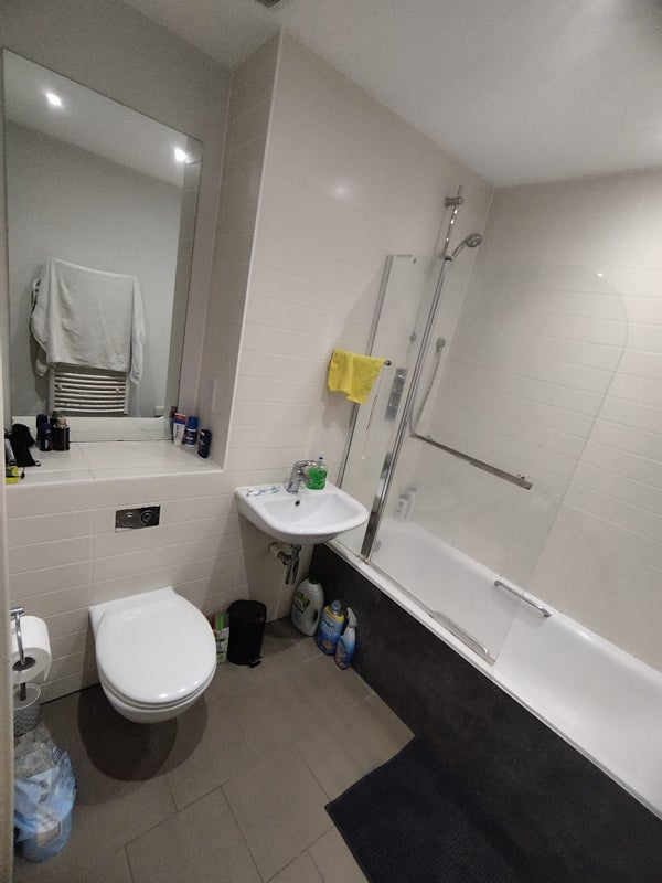 Room Grange Road in Greater London