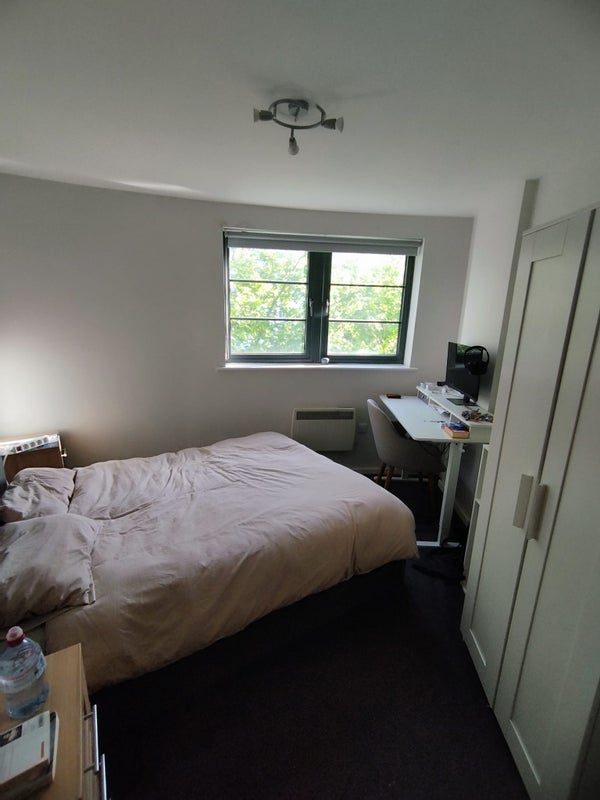 Room Grange Road in Greater London
